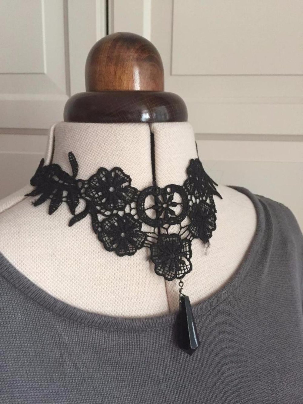 Collier / Choker / Halskette aus Spitze