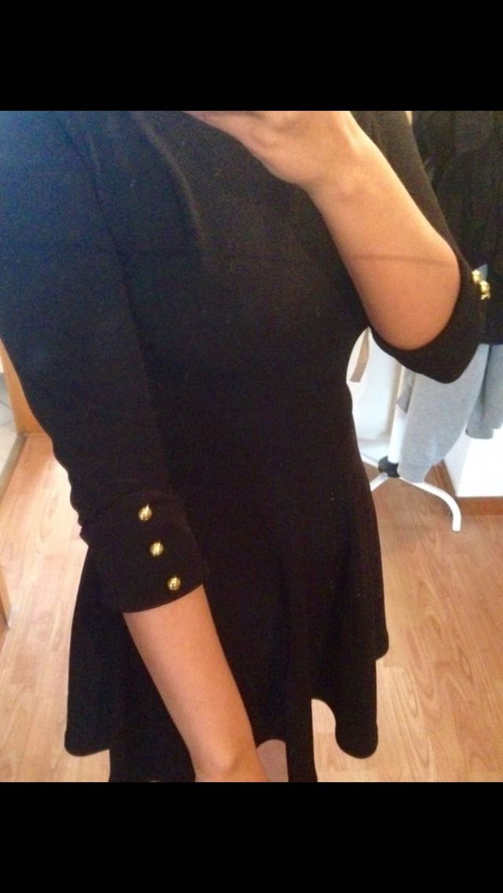 #Schwarzes Kleid #Goldene Knöpfe #asos