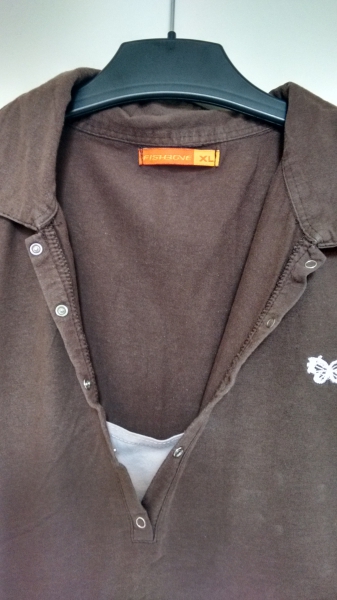 braunes Poloshirt mit rosa Details Gr. M