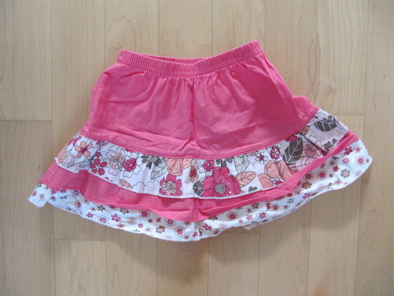 Süßer Rock mit Blümchen 6 Monate