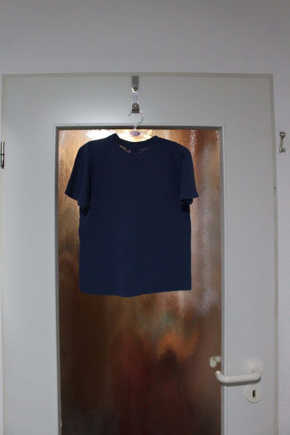 108. Blaues T-Shirt mit Aufdruck, Gr. 128