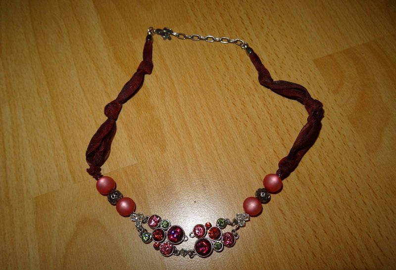 Schöne Kette / Collier Halsnah