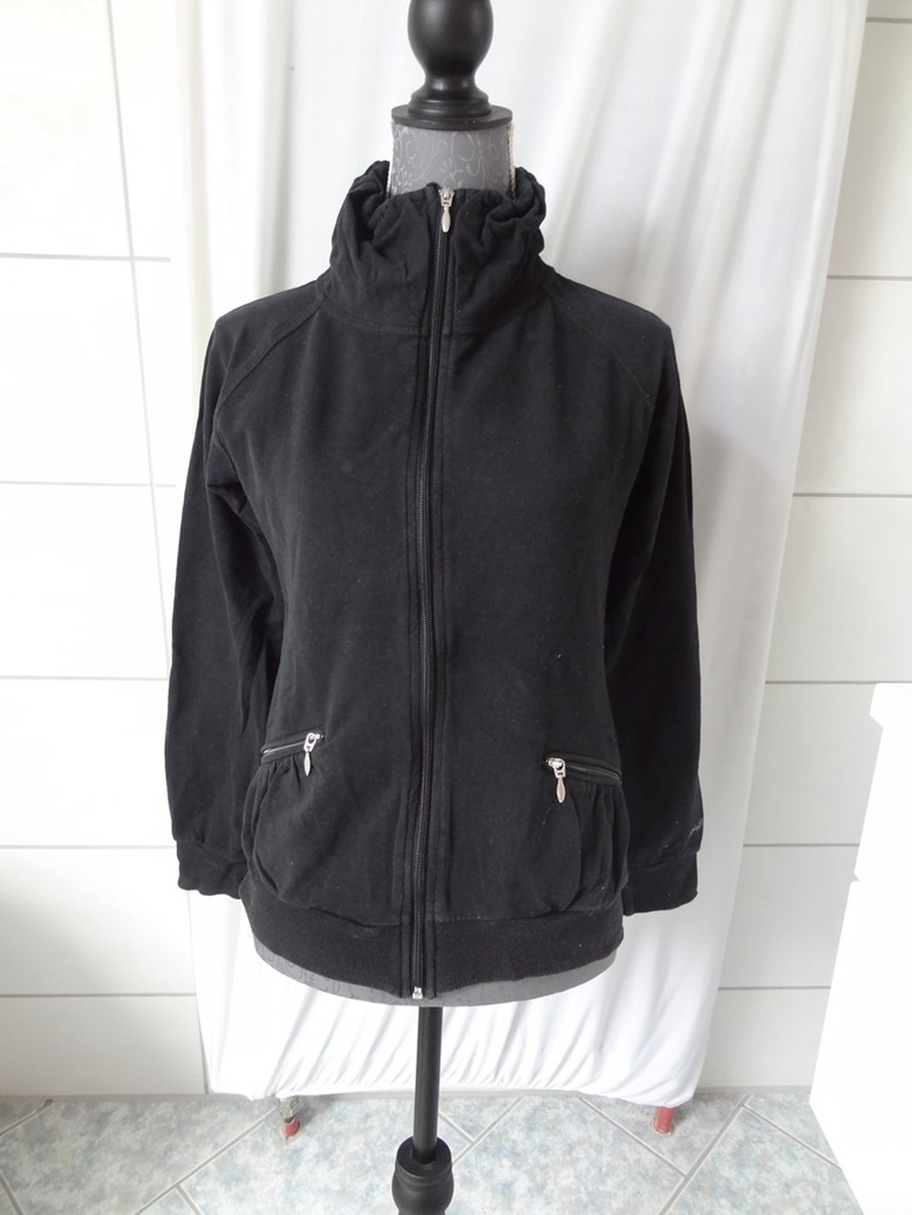 Schwarze Sweatyjacke Weste langärmlig mit Reißverschluss