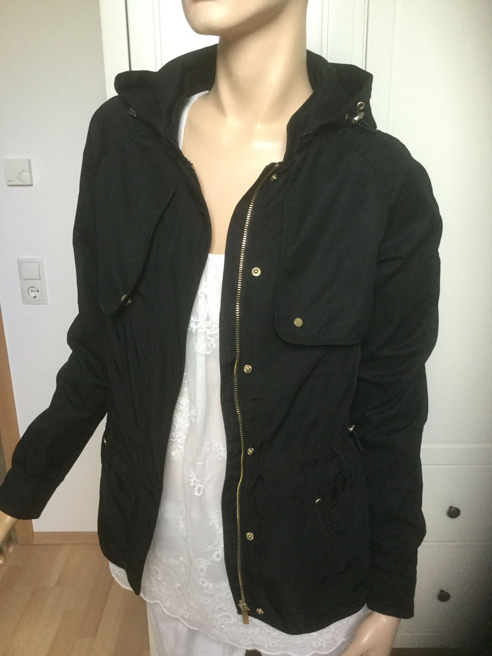 Jacke mit Kapuze Gr.M 36/38/40 schwarz Gold NEU mit Etikett