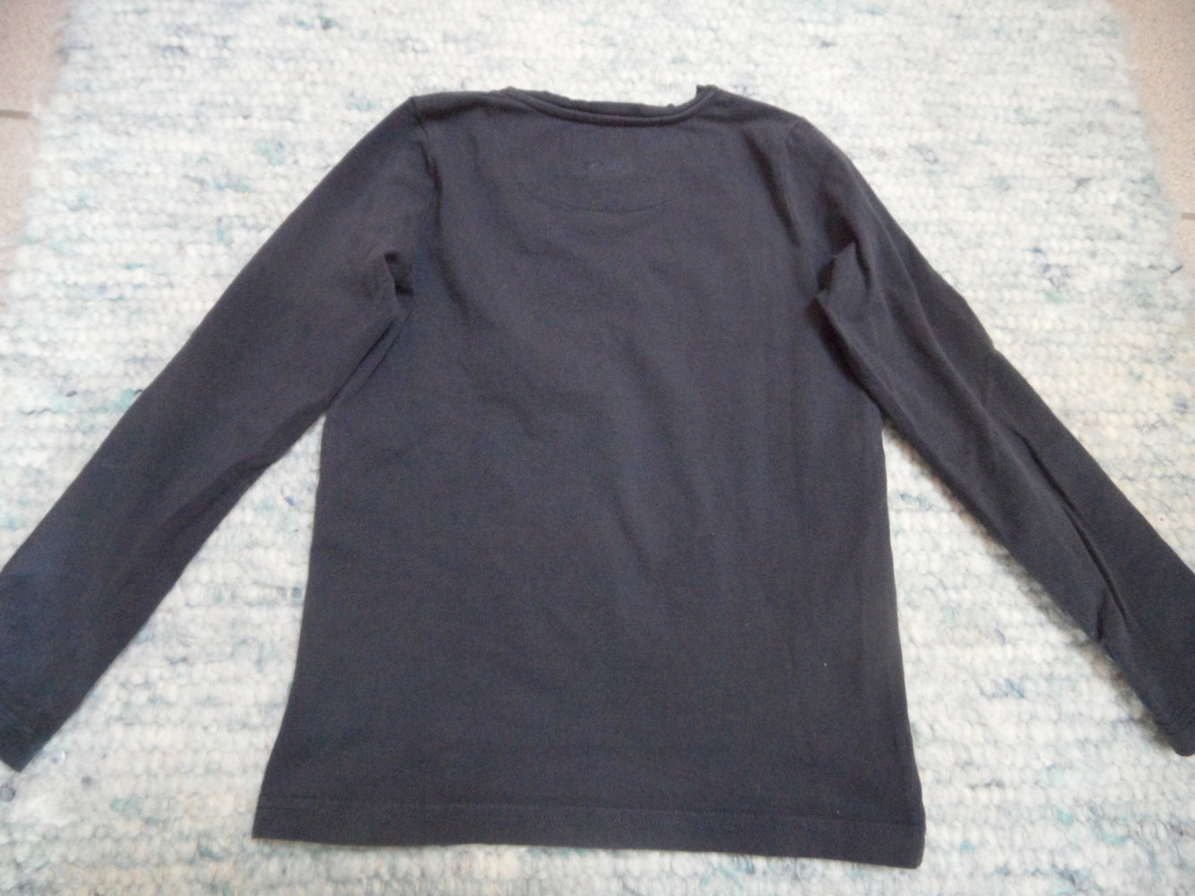 Esprit Langarmshirt mit Buchstabe E