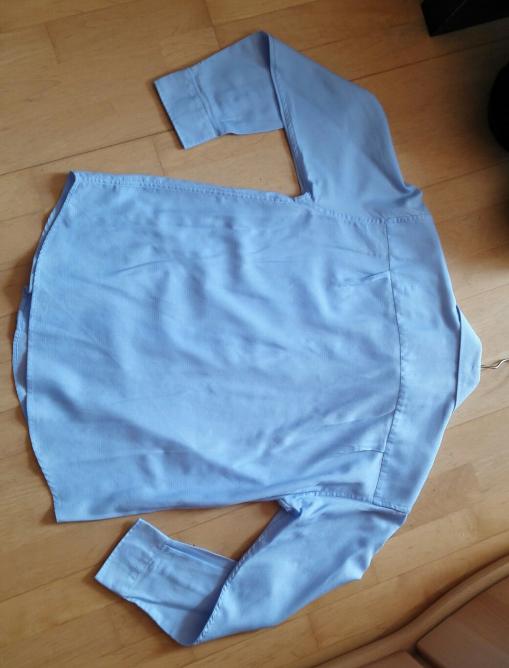 Schickes hellblaues Hemd, wie neu