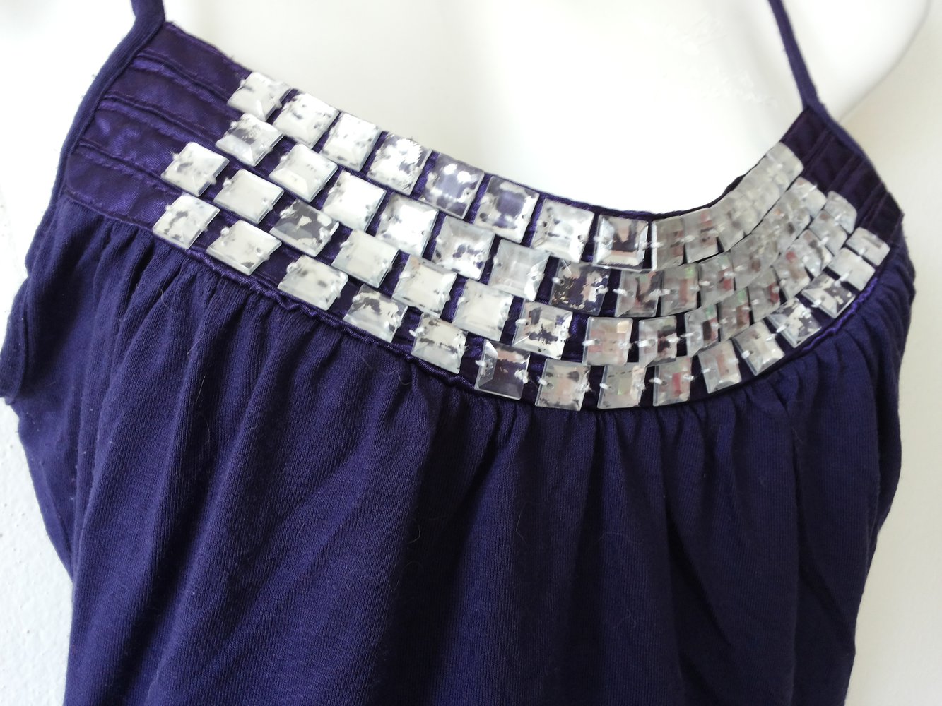 Lila Top mit Glassteinchen, Gr. 34