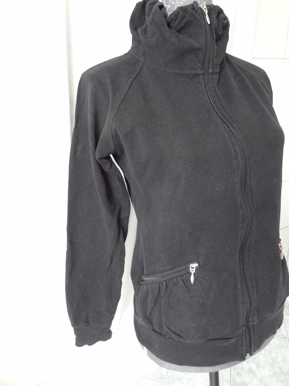 Schwarze Sweatyjacke Weste langärmlig mit Reißverschluss