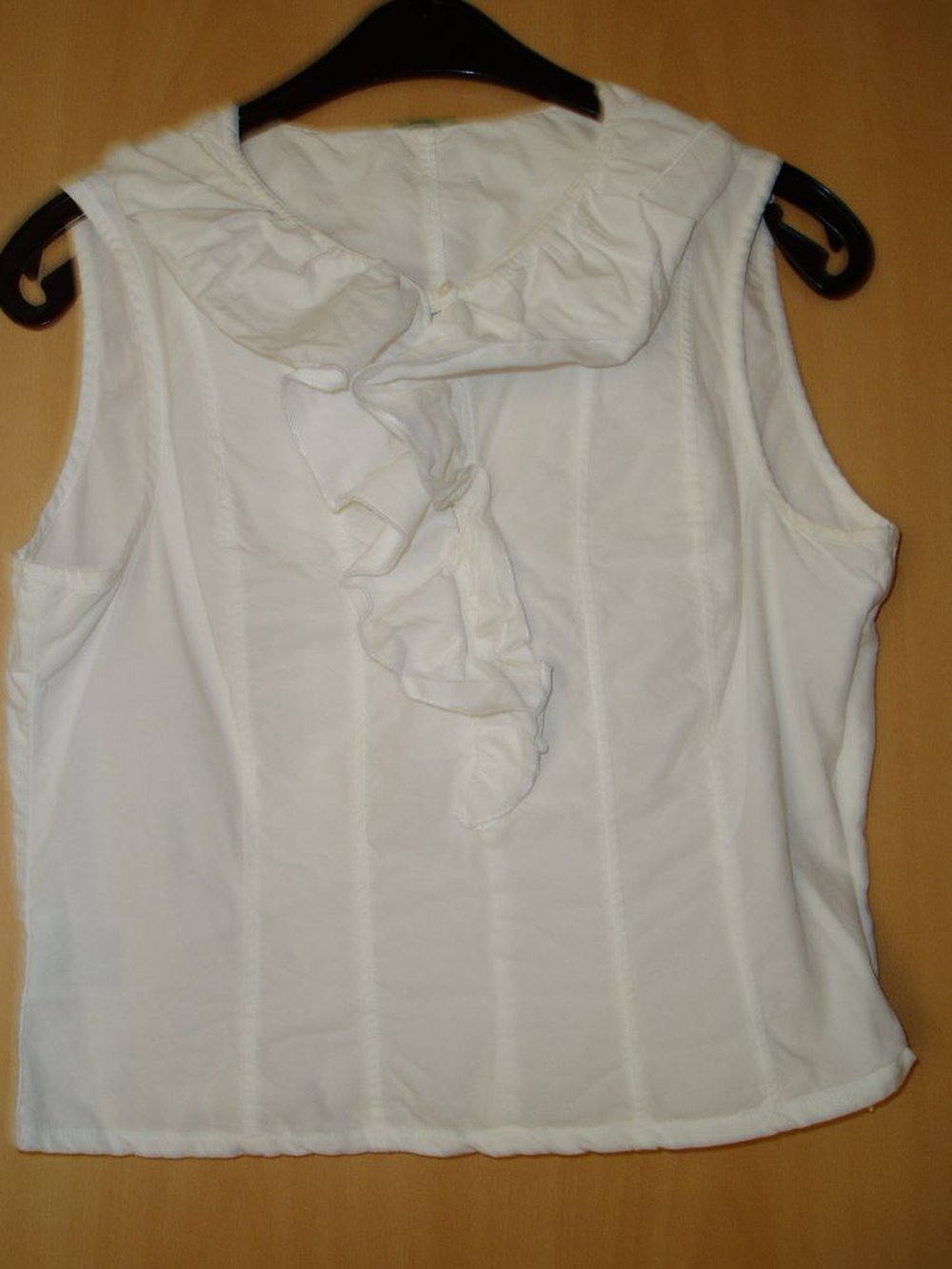 Benetton Bluse ärmellos weiß Gr. S mit Rüschen