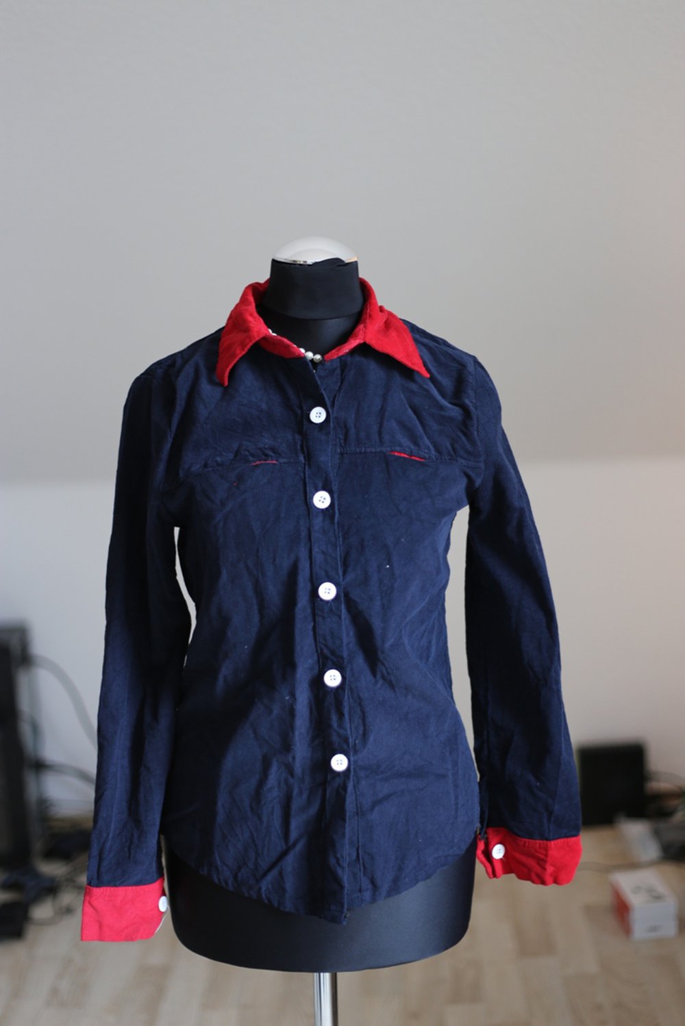 Cord Hemd Bluse 34 XS blau rot