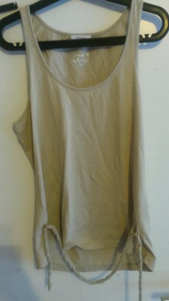 beiges Top mit Bändchen