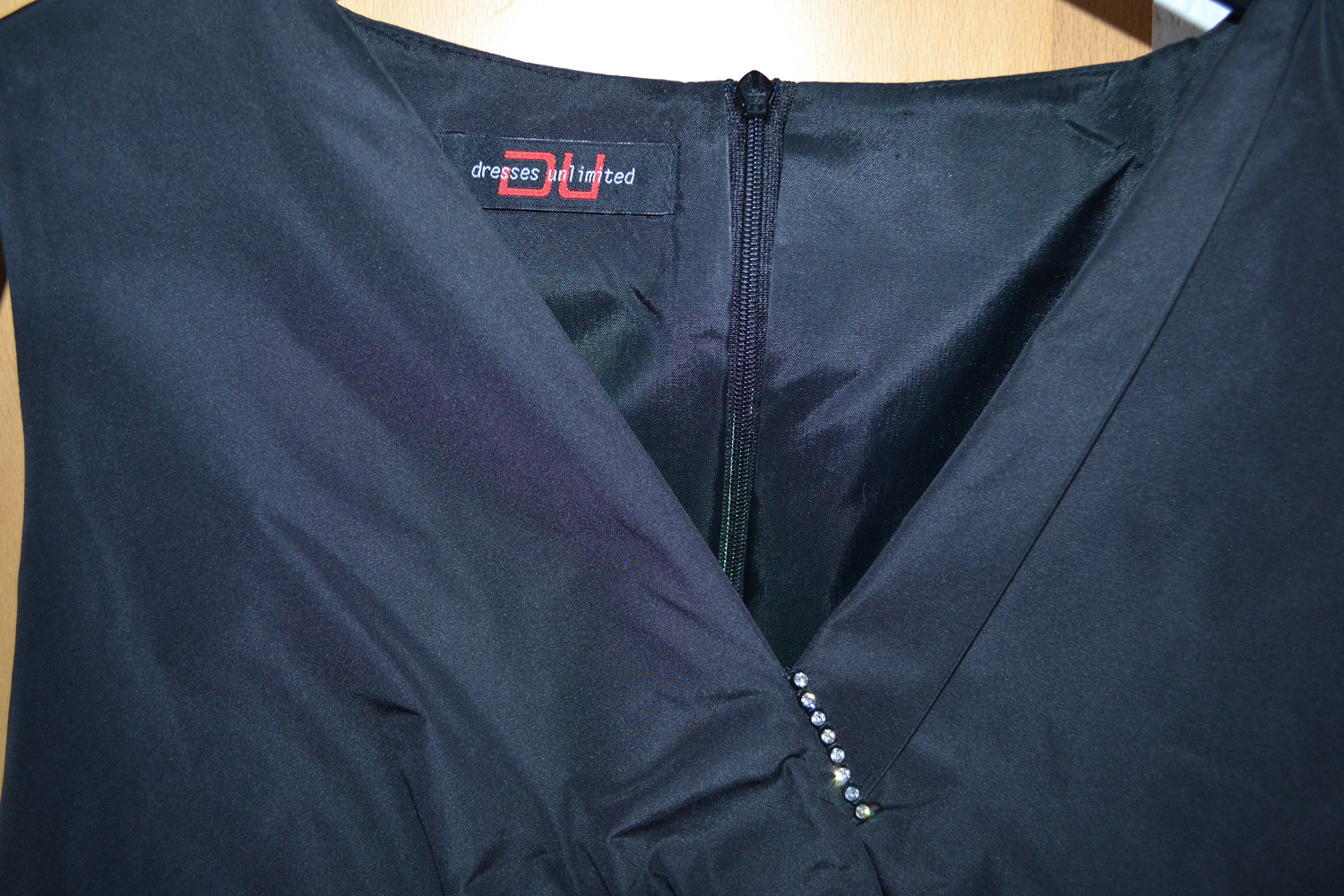 Cocktailkleid, Abendkleid, schwarzes Kleid mit Strassverzierung, Taftkleid, das kleine Schwarze, Unikat