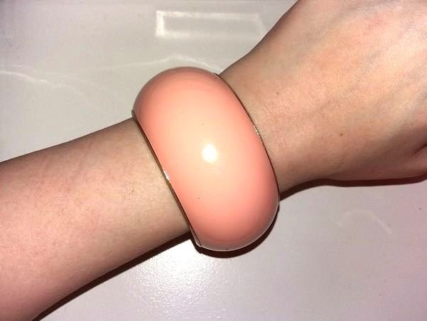 großer H&M Armreif * apricot + goldfarben * pastellfarben