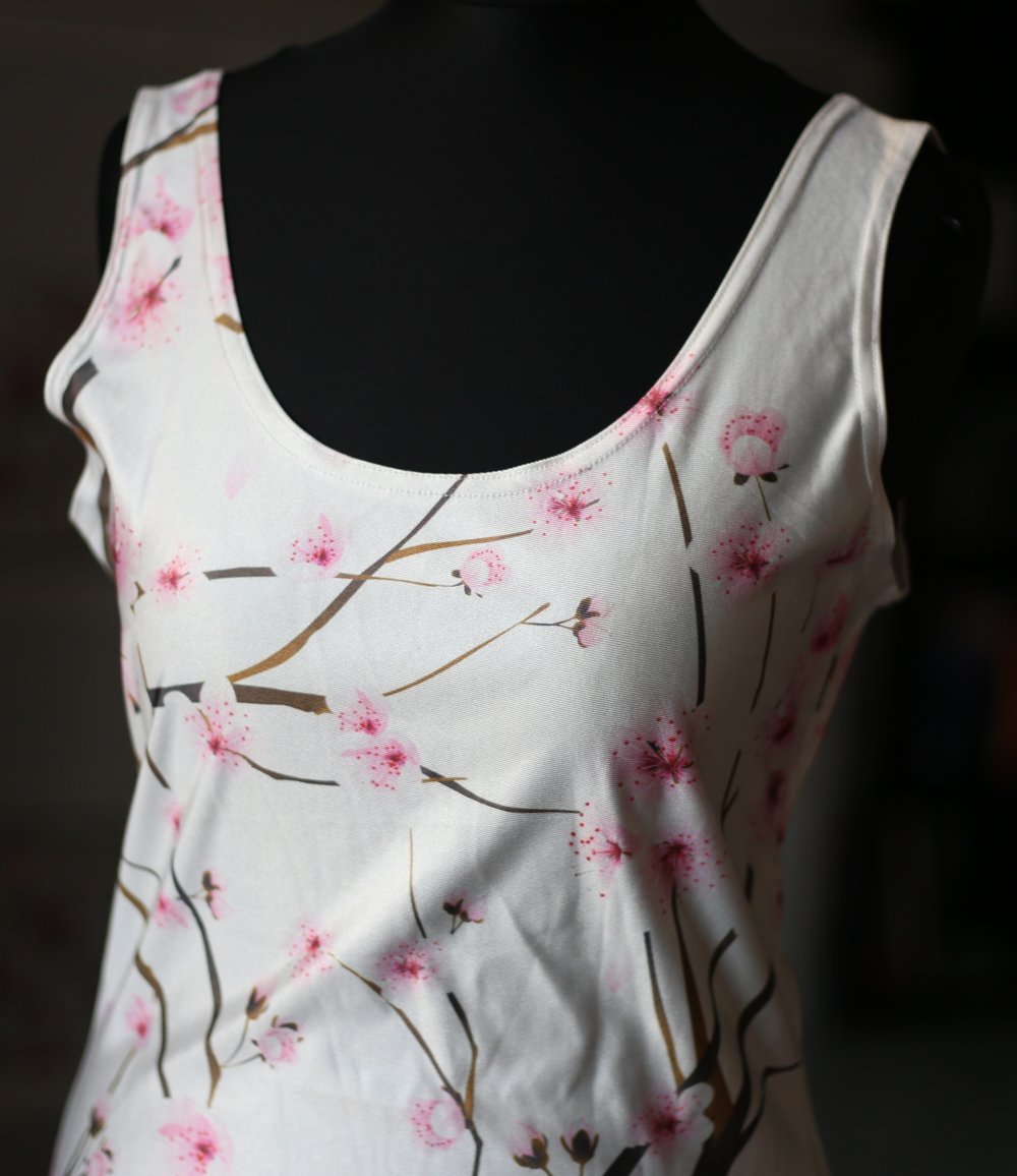 Kleid mit Kirschblütenprint XS 34 weiß rosa