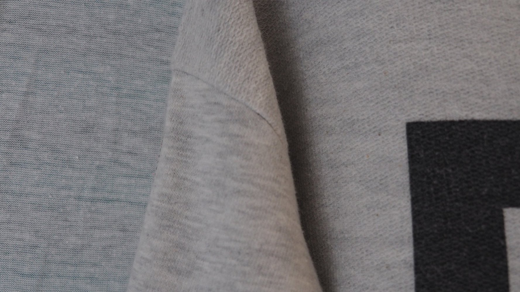 Grauer Pullover mit Aufschrift von Tally Weijl