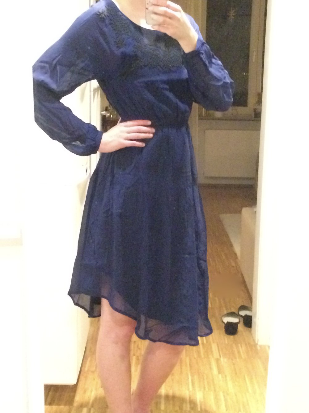 perlenbesticktes mehrlagiges Kleid 