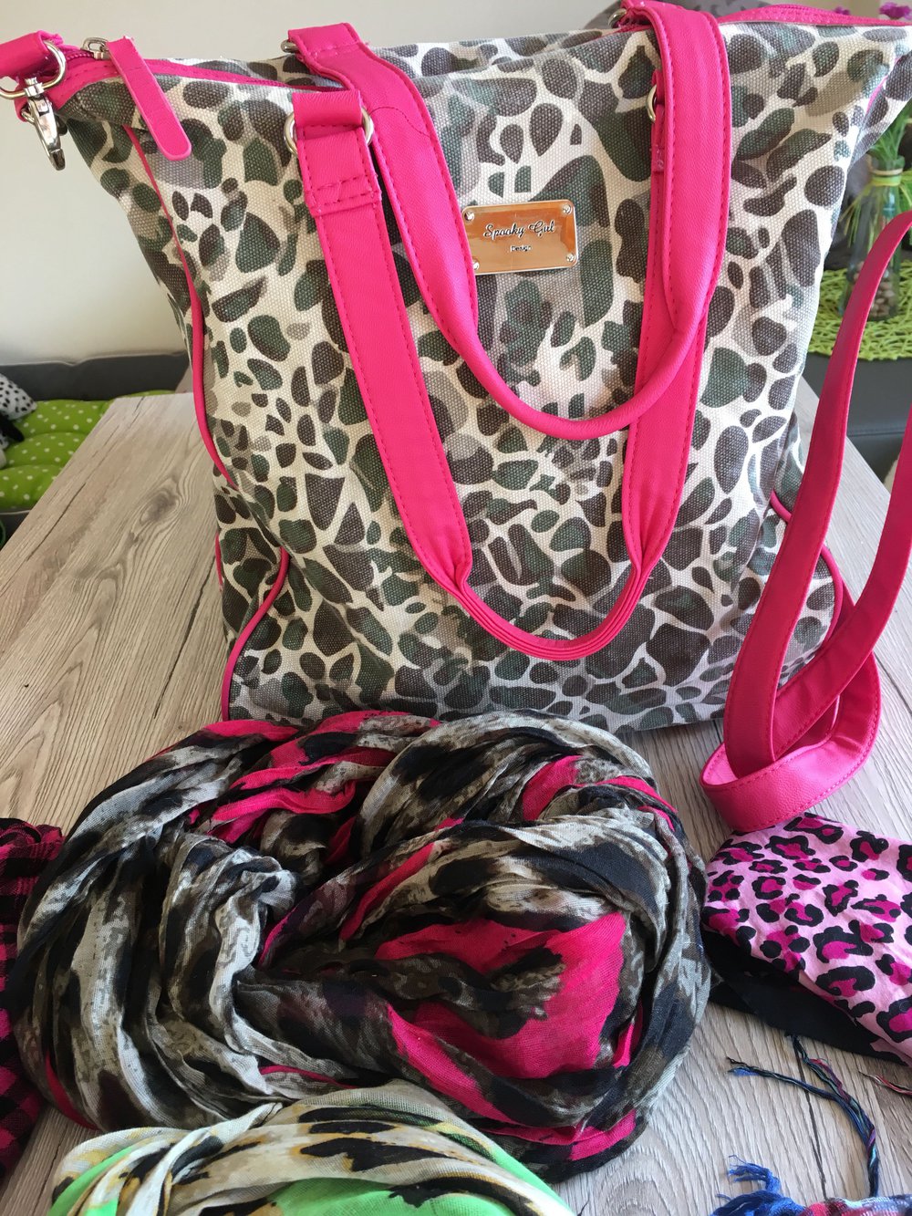 Schicke Tasche mit 6 Tüchern 