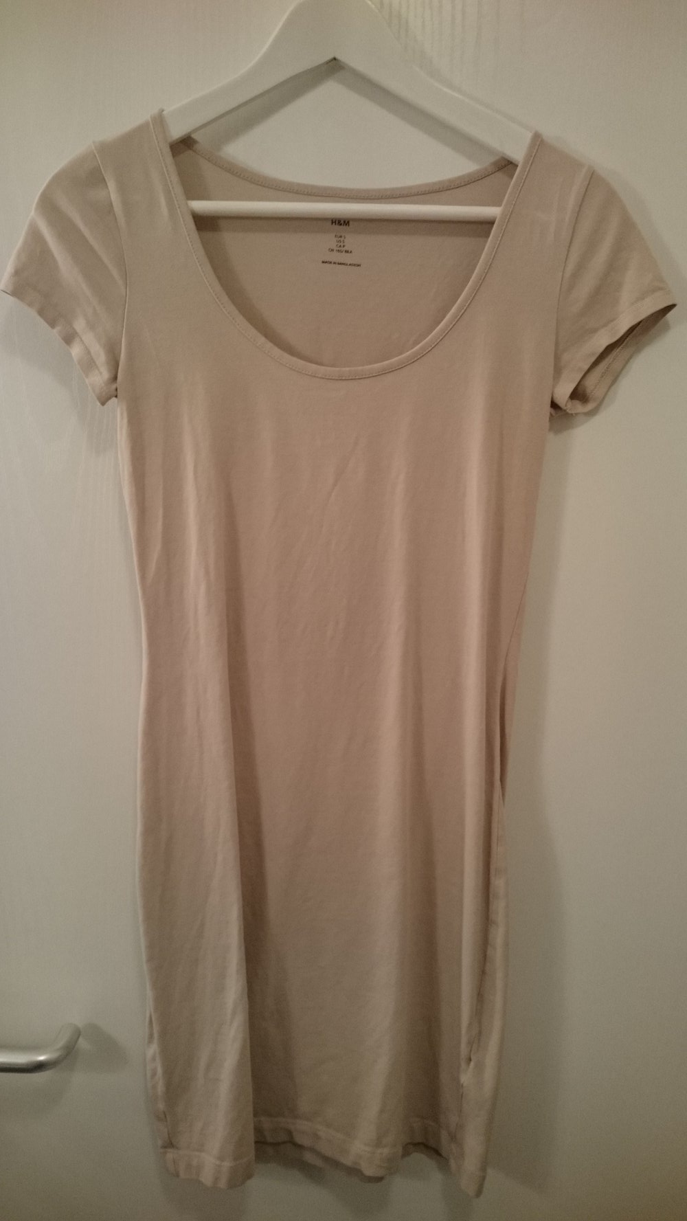 Beiges, kurzes, schlichtes Kleid (Nie getragen!)