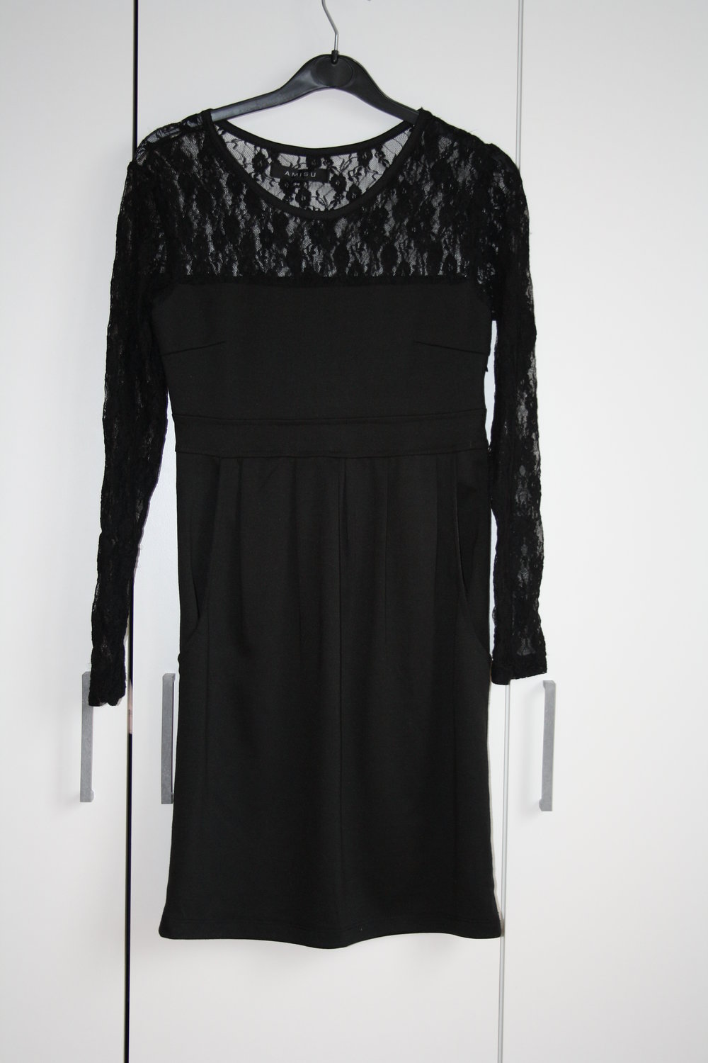 * edles schwarzes Kleid mit Spitze