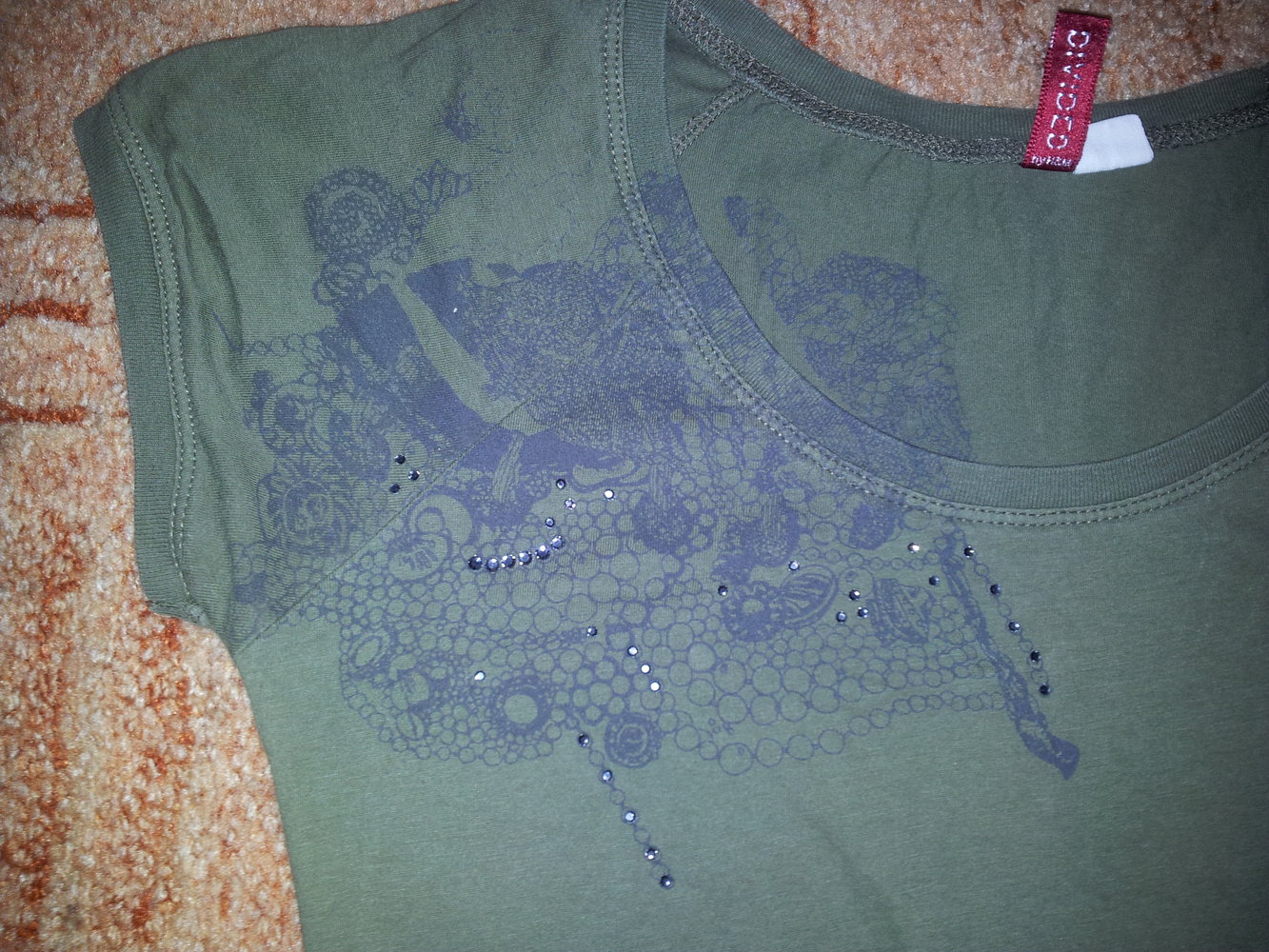 Shirt Khaki mit Schulter Druck Strass