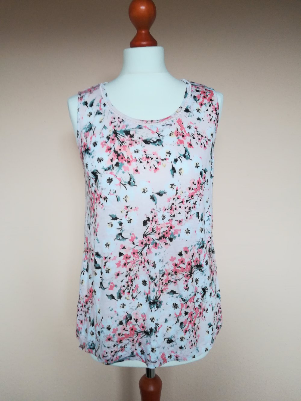 Top aus Leinen mit Kirschblütenmuster