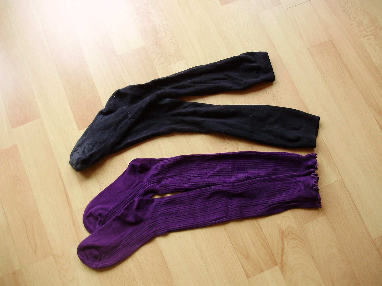 2 x Kniestrümpfe schwarz und lila