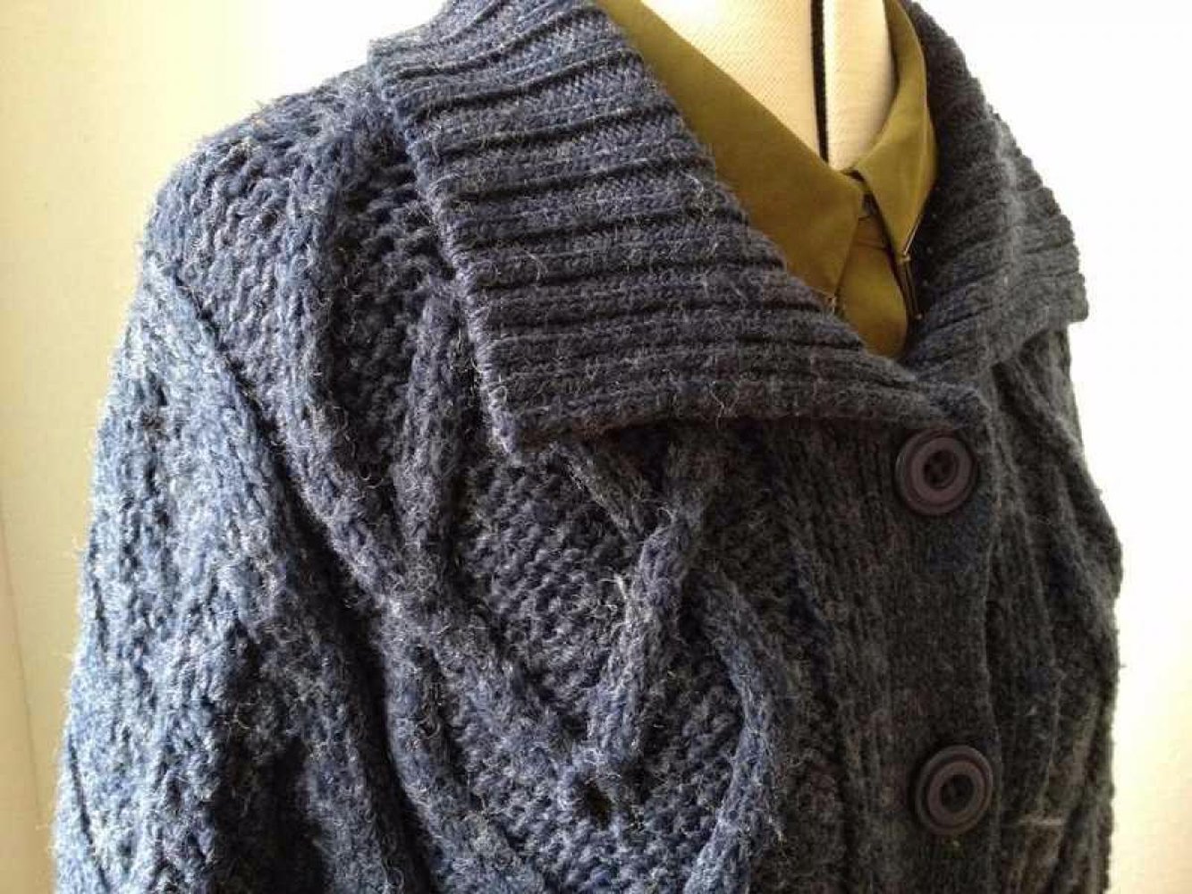 Flauschige Vintage Strickjacke mit Fledermausärmeln