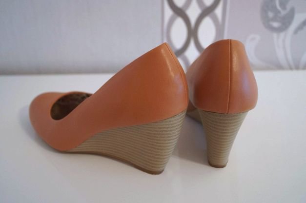 Schöne ocker braune Wedges Schuhe mit Absatz 39 Neu