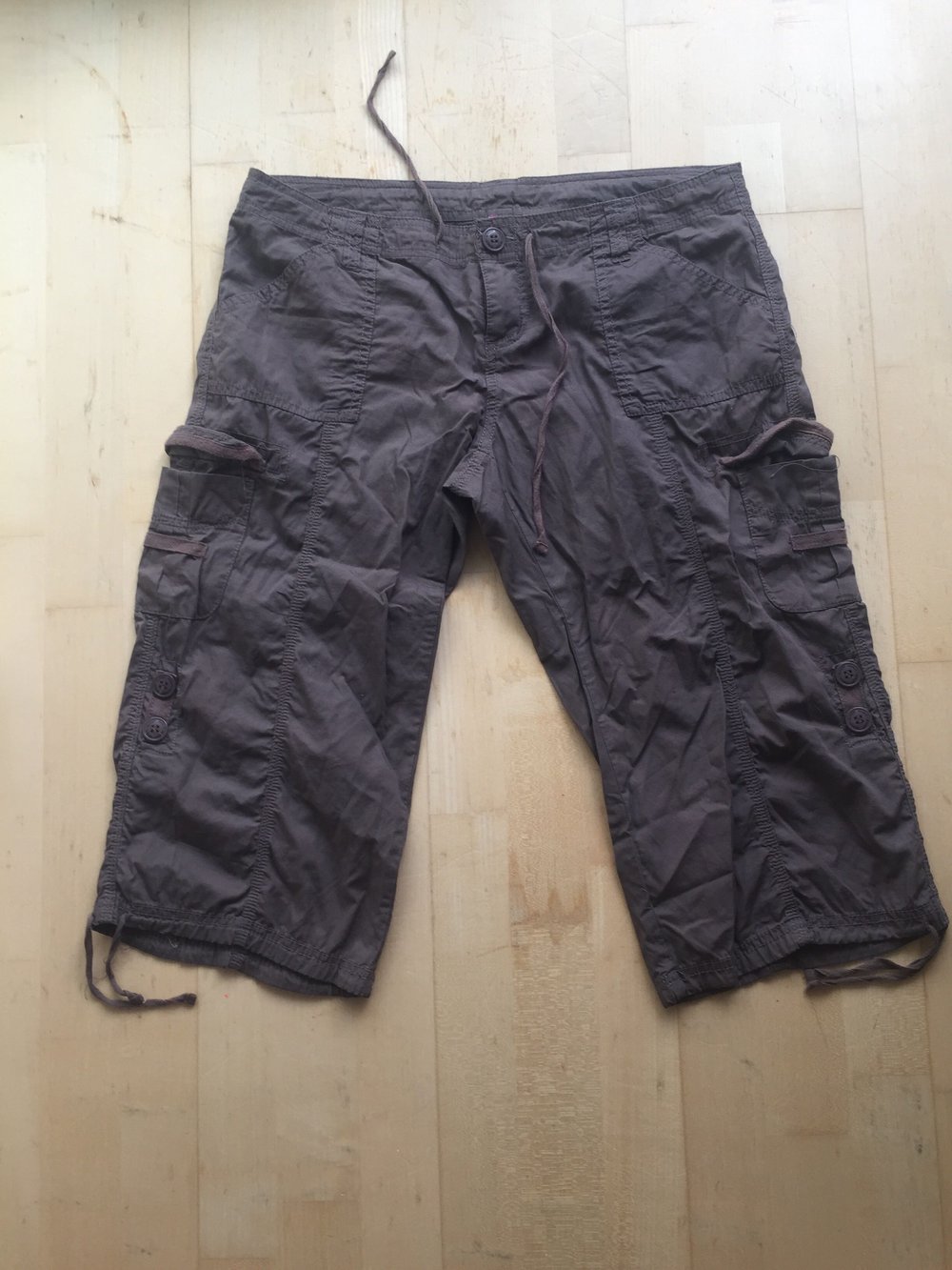 Braune knielange Hose