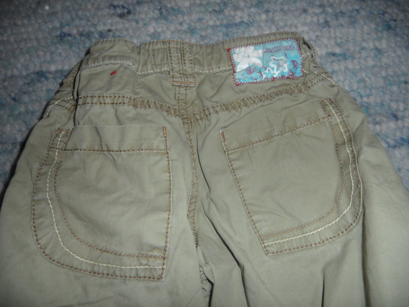 Sanetta schöne Sommerhose mit Stickerei und verstellbarem Gummizug