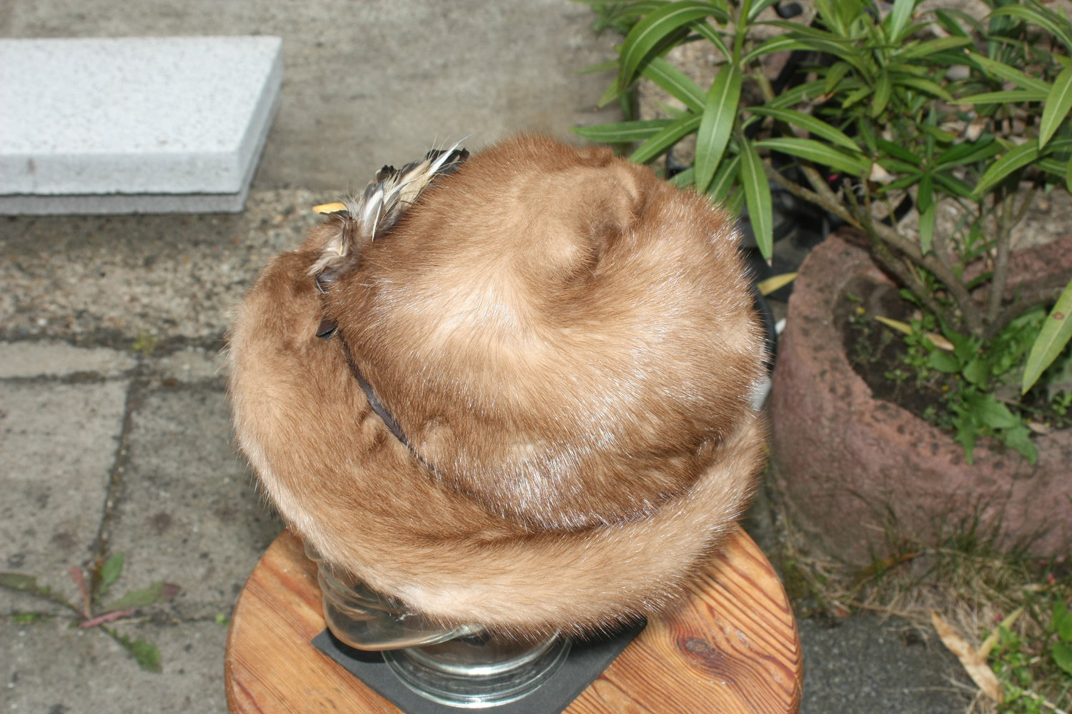 Echter Pelz Hut, Fell Mütze, Gr. 57, Exclusiv, mit Feder seitlich