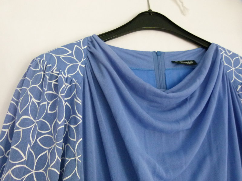 Abendkleid in mittlelblau, schön schwingend, mit weißen Blütendruck, Vintage Retro Mori Floral Festlich