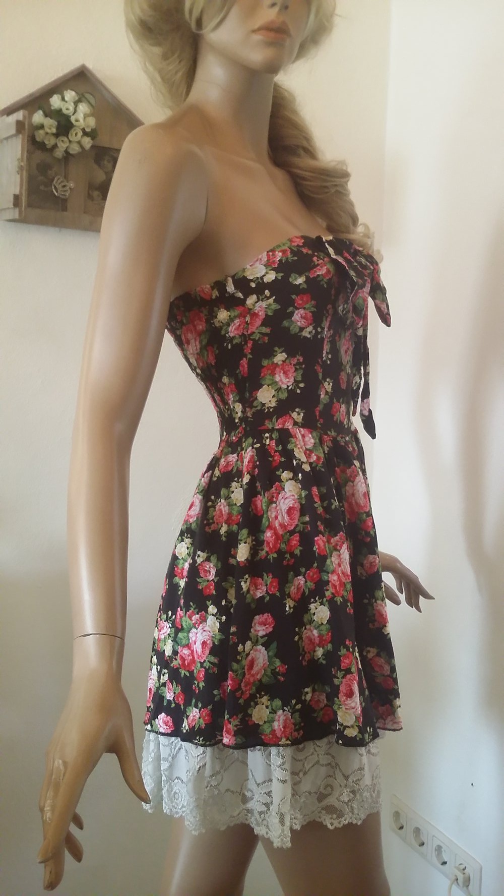 Romantisches Rosenkleid mit Spitze 