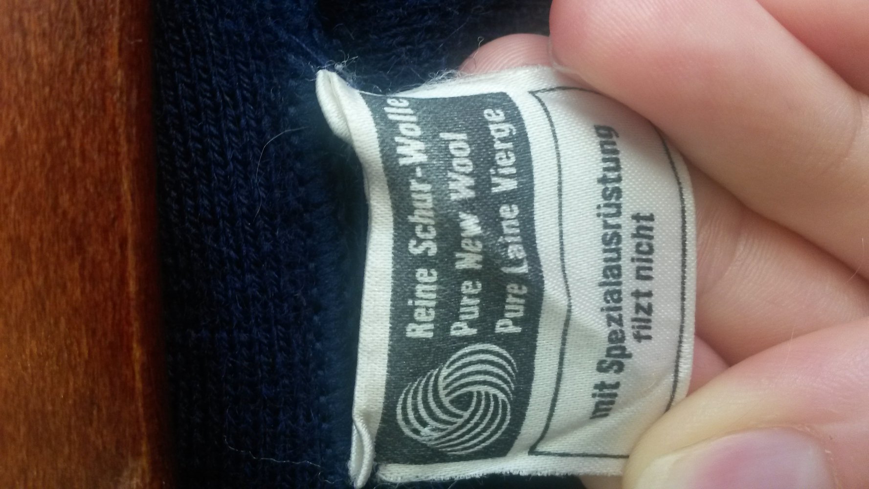 Dunkel blaue Strickjacke mit Reißverschluss