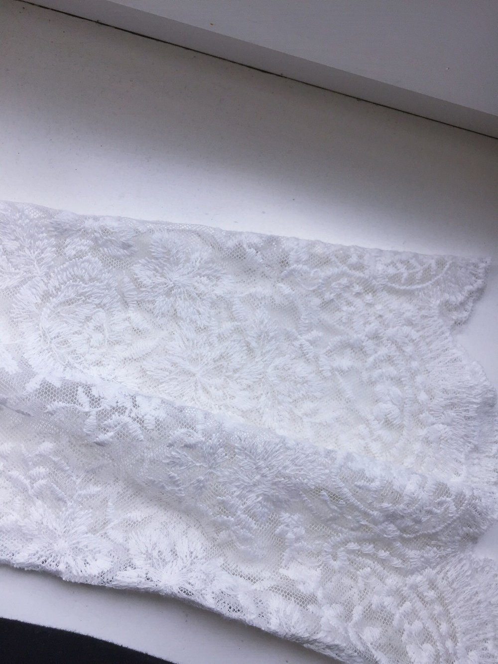 Jumpsuit Weiss Spitze Blumen bestickung süß Sommer playsuit