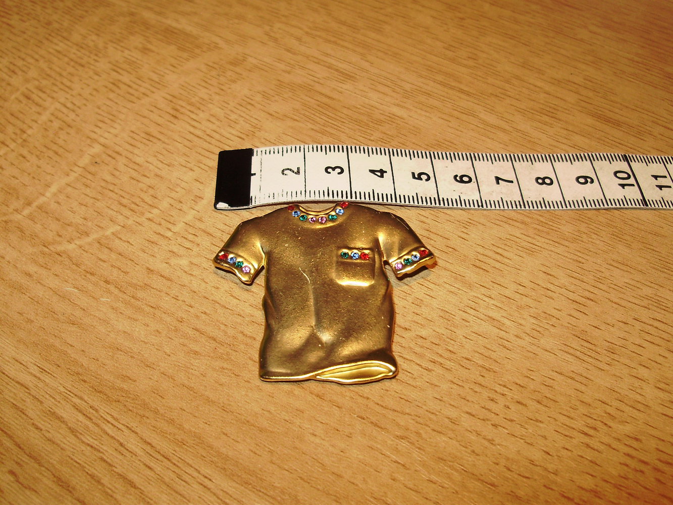 Brosche golden Hemd mit Glitzersteinen NEU