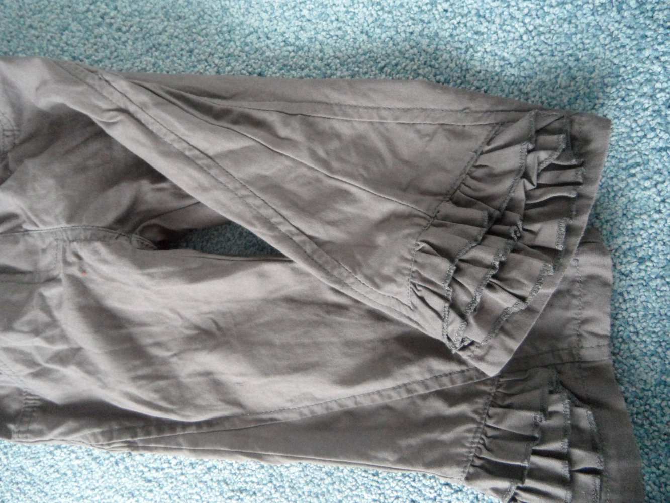 tolle dünne Hose ausgefallen Rüschen