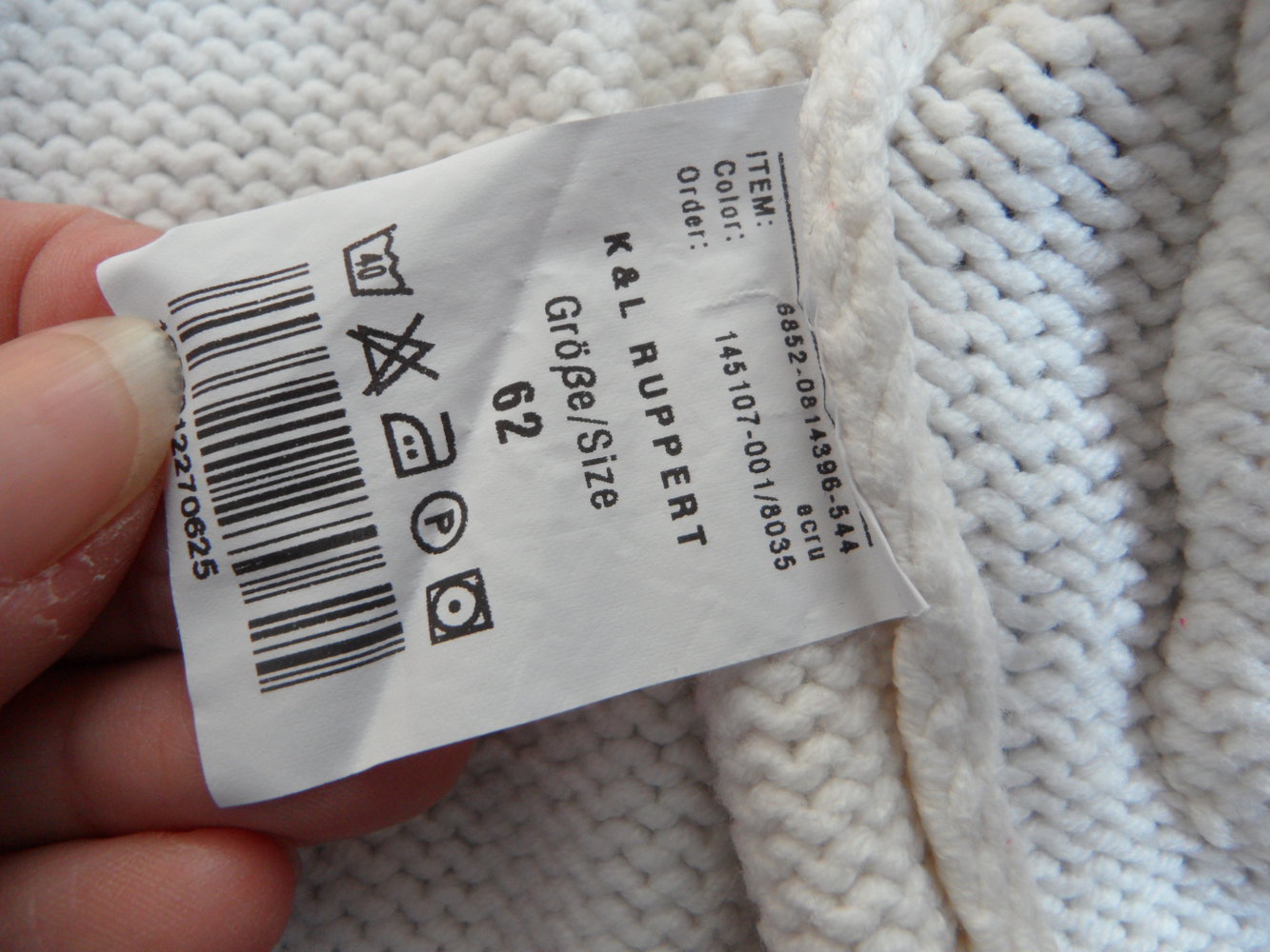 süße dicke Strickjacke