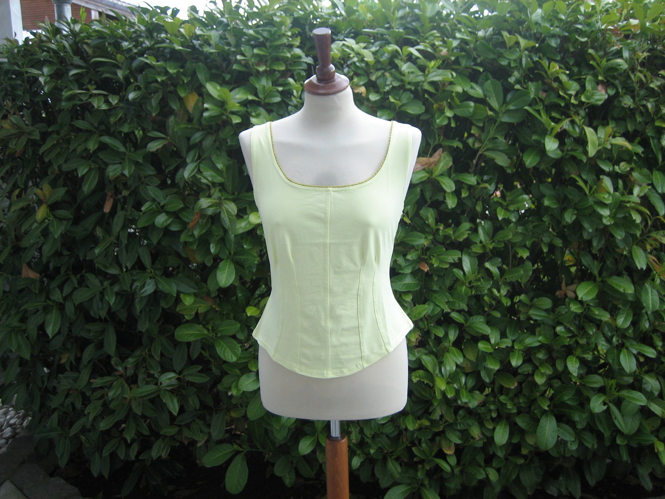 Edles Top Gr. 40/42, frisches Vanille-Gelb - tolle Passform, absolut neuwertig!