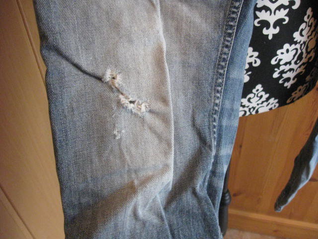 *** Jeans mit Löchern ***