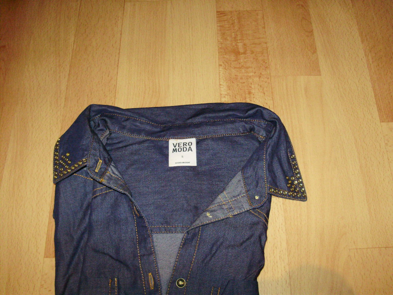 vero moda Jeans Bluse Nieten Glitzer an Kragenspitze S wie neu