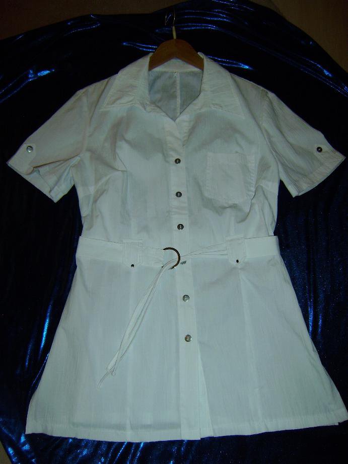 Wunderschöne weiße längere Bluse mit Gürtel Crashlook Gr. 40 