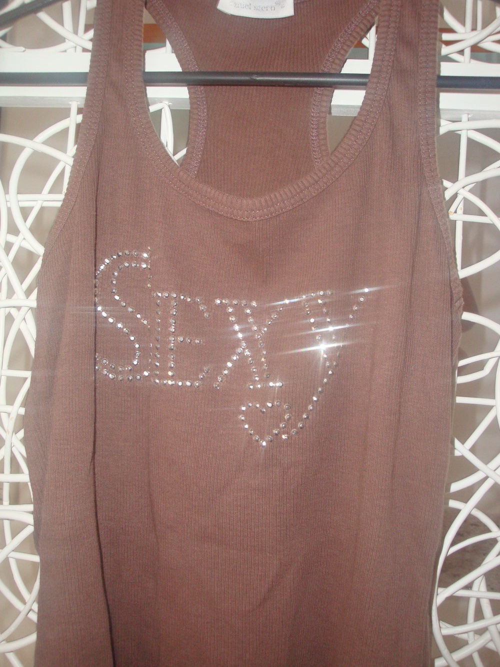 Rippenshirt Aufschrift 