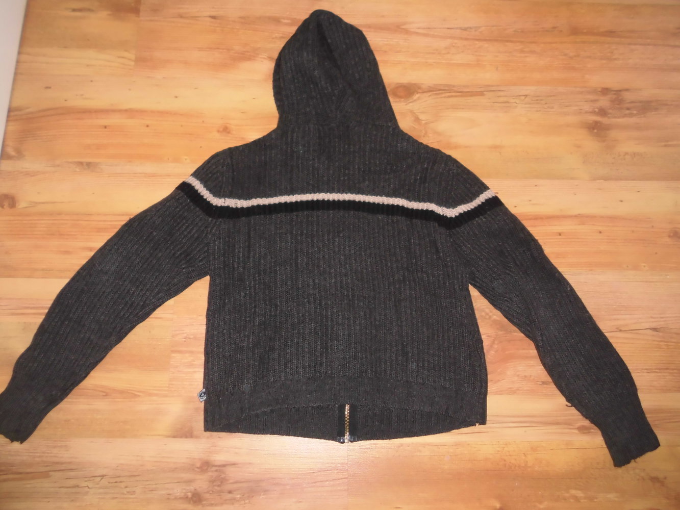 Anthrazitfarbene Kapuzenjacke mit hellem und schwarzem Streifen - Größe 170/S - guter Zustand