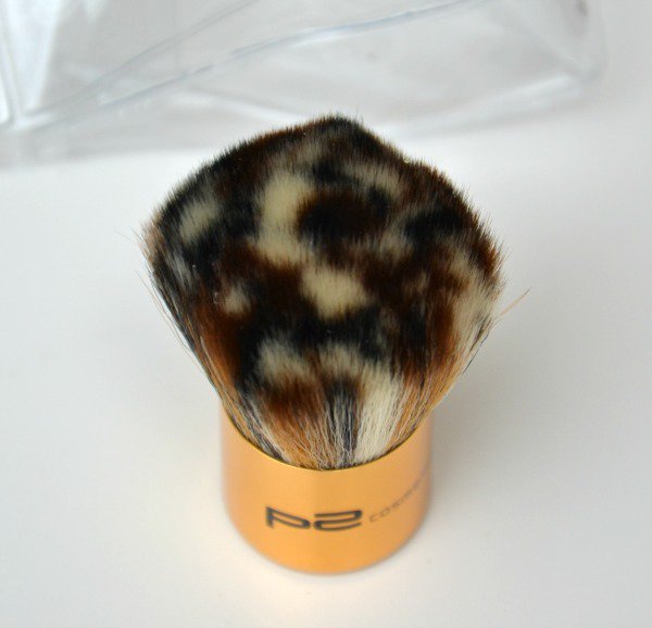 P2 Beauty goes Safari Fake Leo Kabuki weicher Pinsel Limited Edition limitiert gold NEU