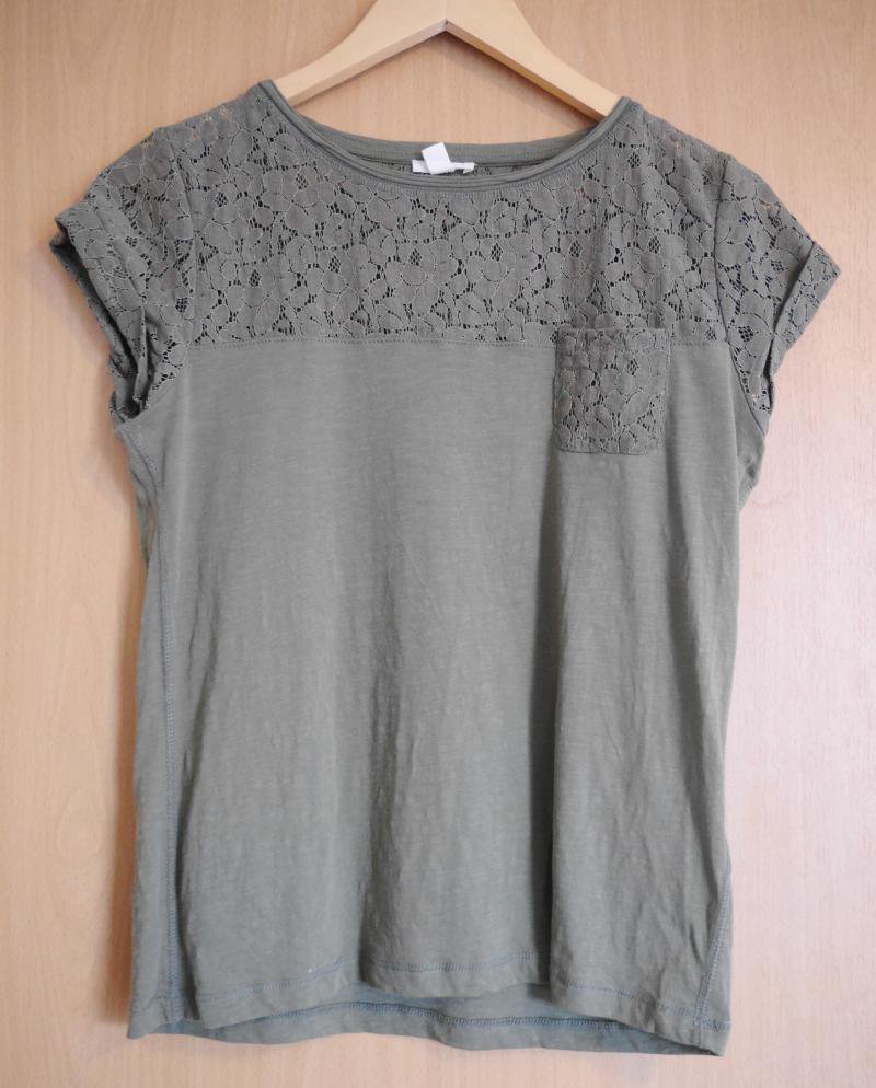 Shirt von Esprit in Khaki mit Spitze und kleiner Brusttasche