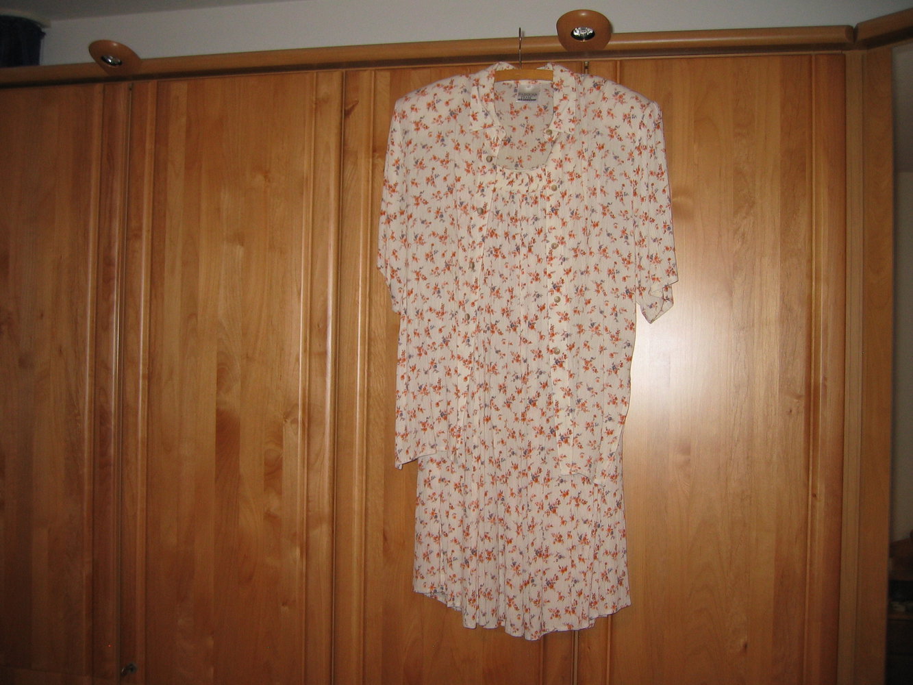 zweiteiliges Sommerkleid, Farbe natur mit kleinen Blümchen, Gr. M