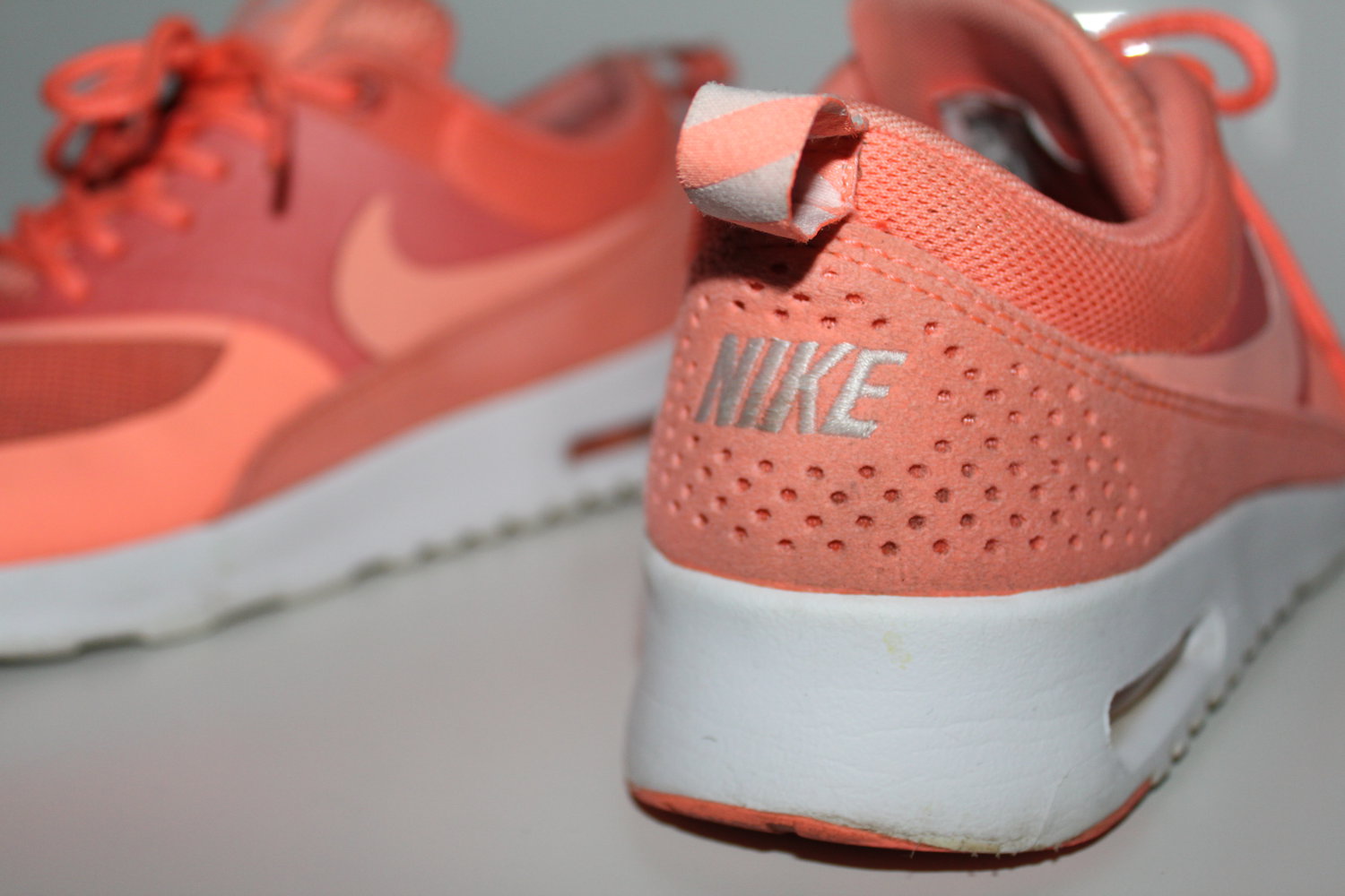Nike Thea lachsfarben 37,5 atomic pink 