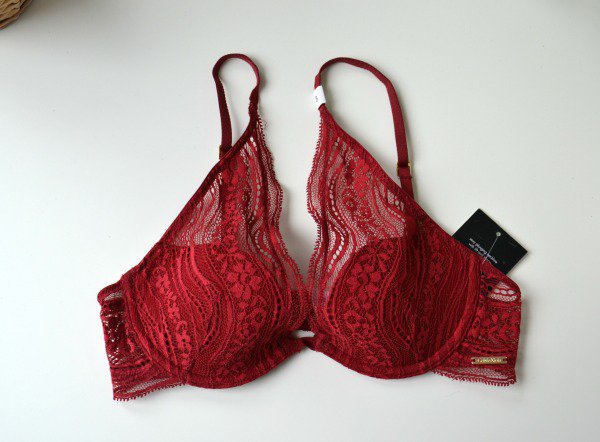 Original Calvin Klein BH rot mit Spitze und goldenem Logo 75B NEU