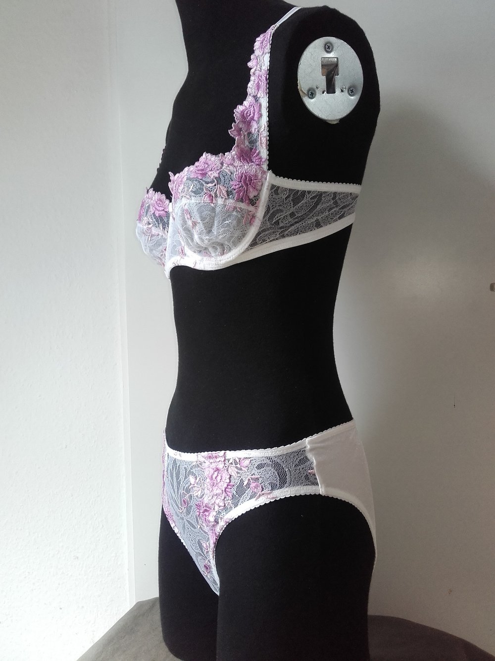 Magali, lila weiß durchsichtiig, slip 38 BH 75A